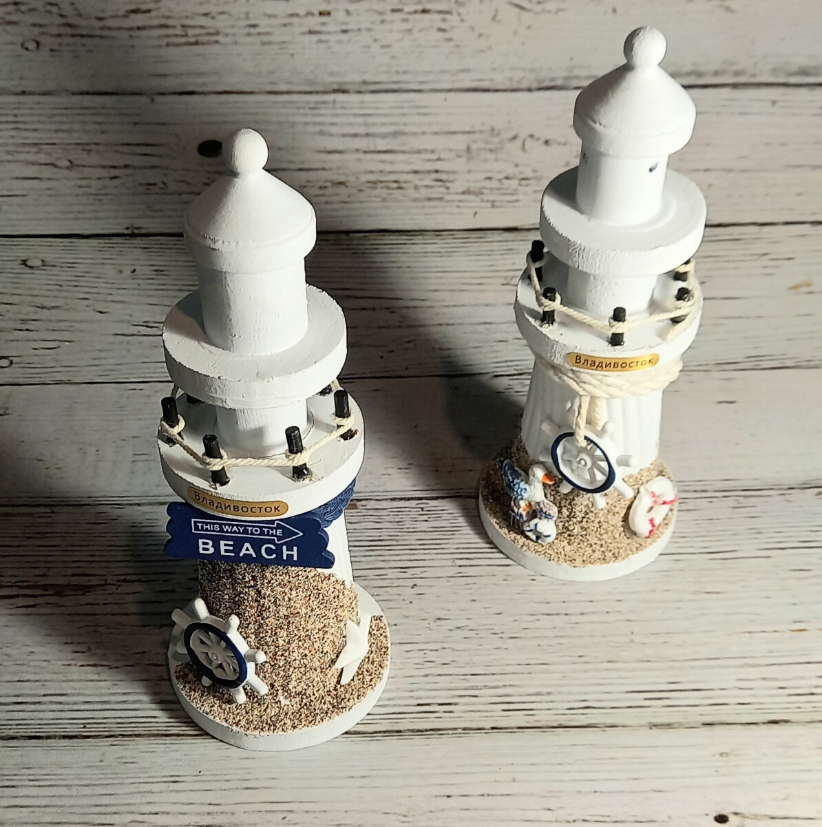 Маяк дерево белый средний 