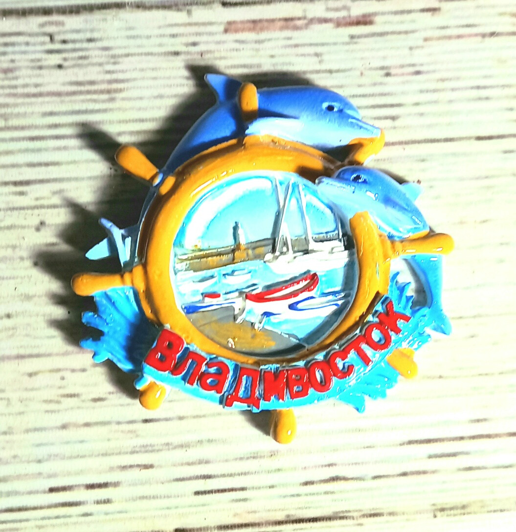 Магнит штурвал+дельфины полистоун 